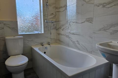 3 bedroom flat to rent, Moorhead, Newcastle upon Tyne NE5