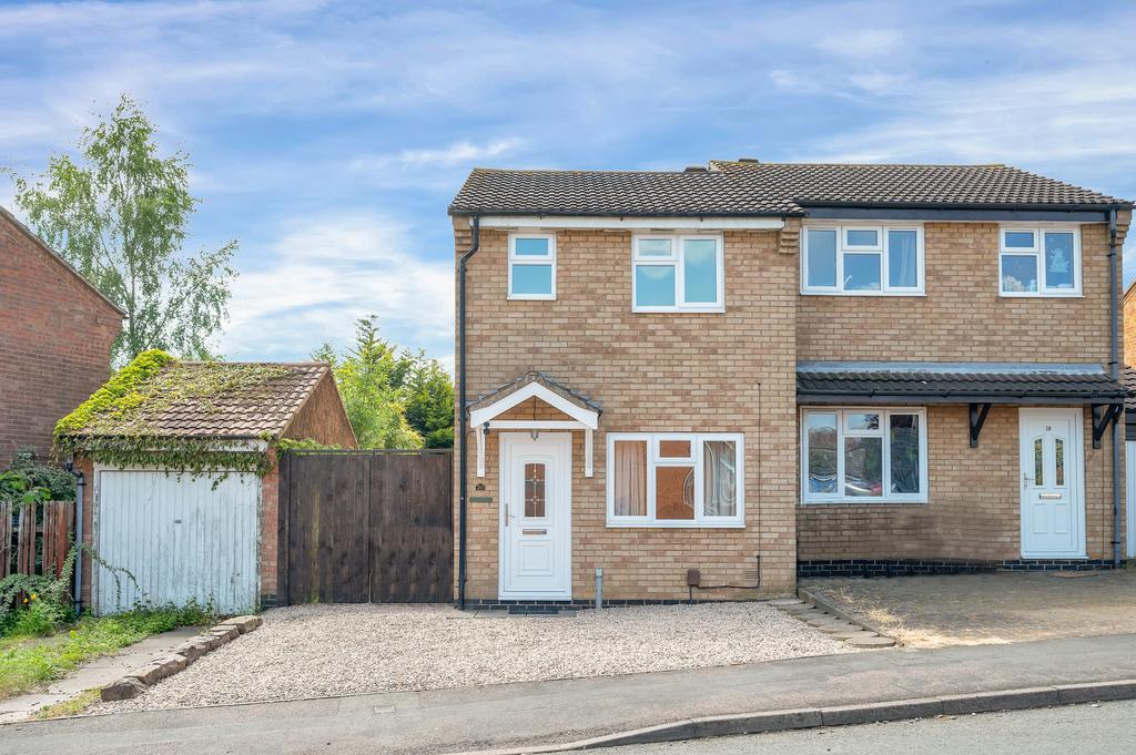 Wymondham Way, Melton Mowbray, LE13 2 bed semidetached house £750
