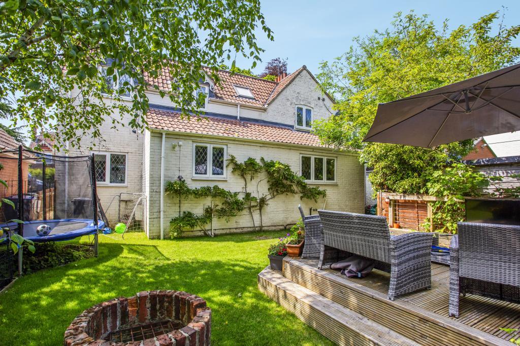 London Road, Devizes, Wiltshire SN10 4 bed character property for sale £500,000