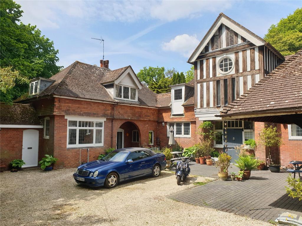 Rodgate Lane, Haslemere, Surrey, GU27 6 bed detached house for sale £