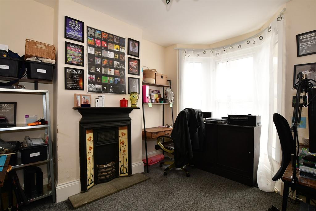 Alma Road, Sheerness, Kent 2 bed end of terrace house for sale £185,000