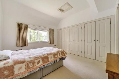 2 bedroom apartment to rent, St. Johns Lodge,  Woking,  GU21