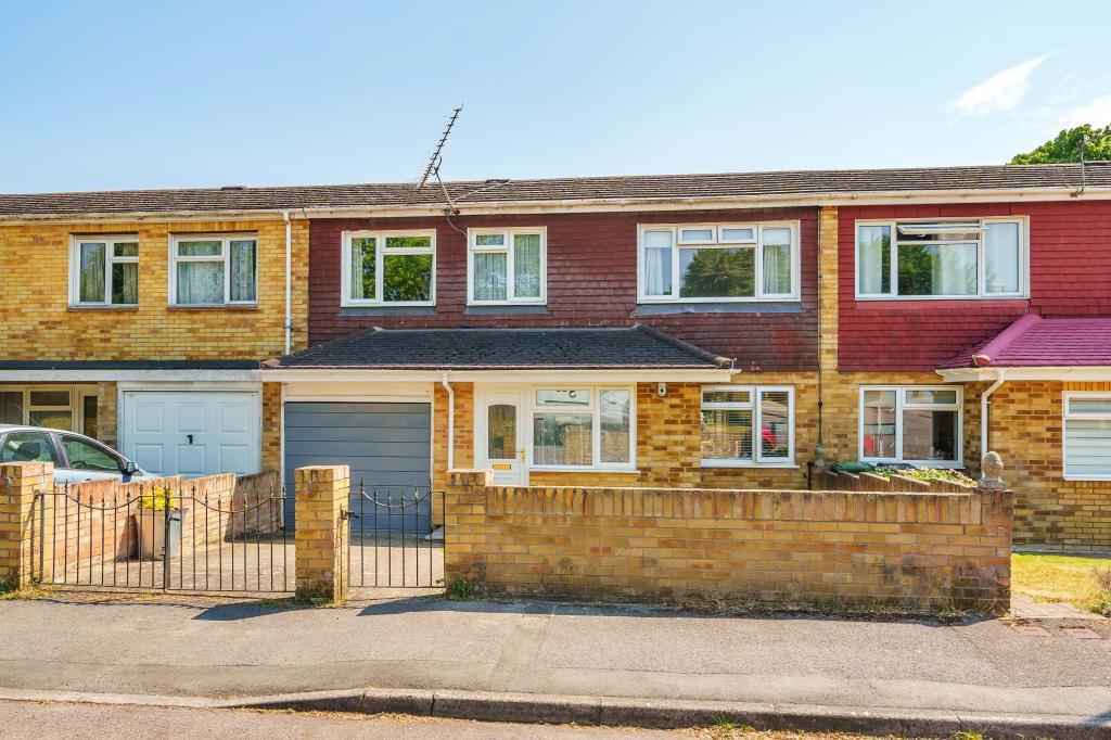 Basingstoke, Hampshire, RG23 3 bed terraced house for sale £350,000