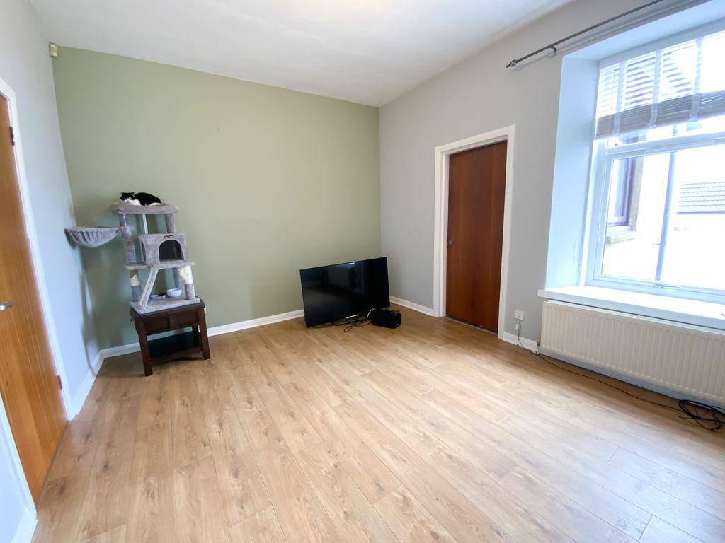 Robertson Crescent, Saltcoats KA21 2 bed flat £50,000