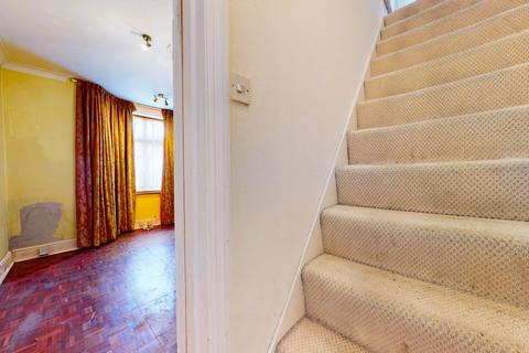 16 Victoria Road, Uxbridge, UB8 2TW