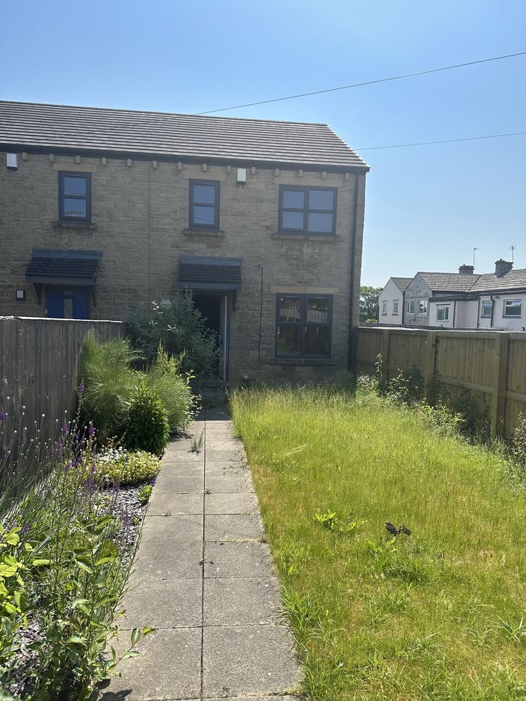 Cleckheaton Road, Oakenshaw BD12 3 bed house to rent £1,000 pcm (£231 pw)