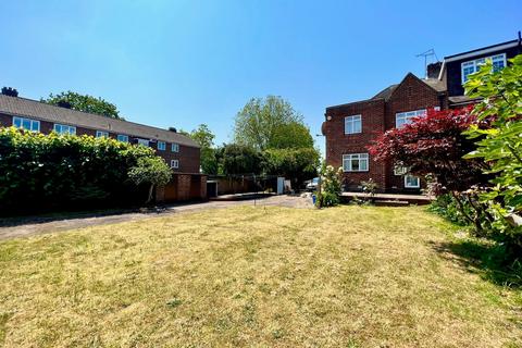 4 bedroom semi-detached house to rent, Bramber Road, North Finchley