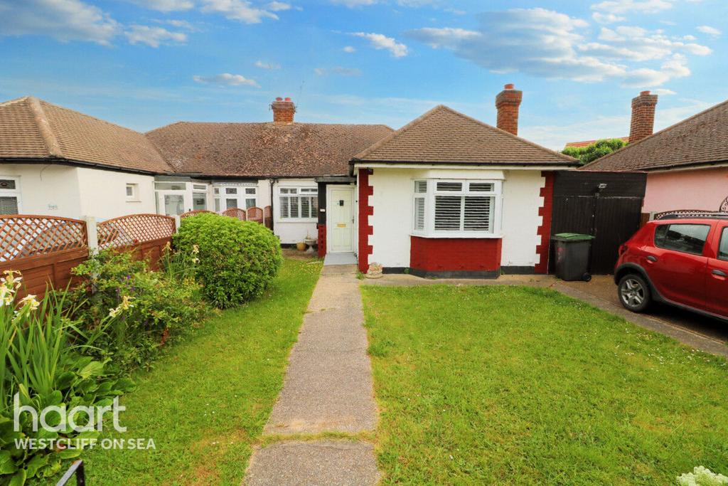 Thornford Gardens, SouthendOnSea 2 bed semidetached bungalow for