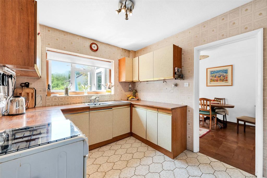 Avalon Road, Orpington, Kent, BR6 3 bed semidetached house £550,000