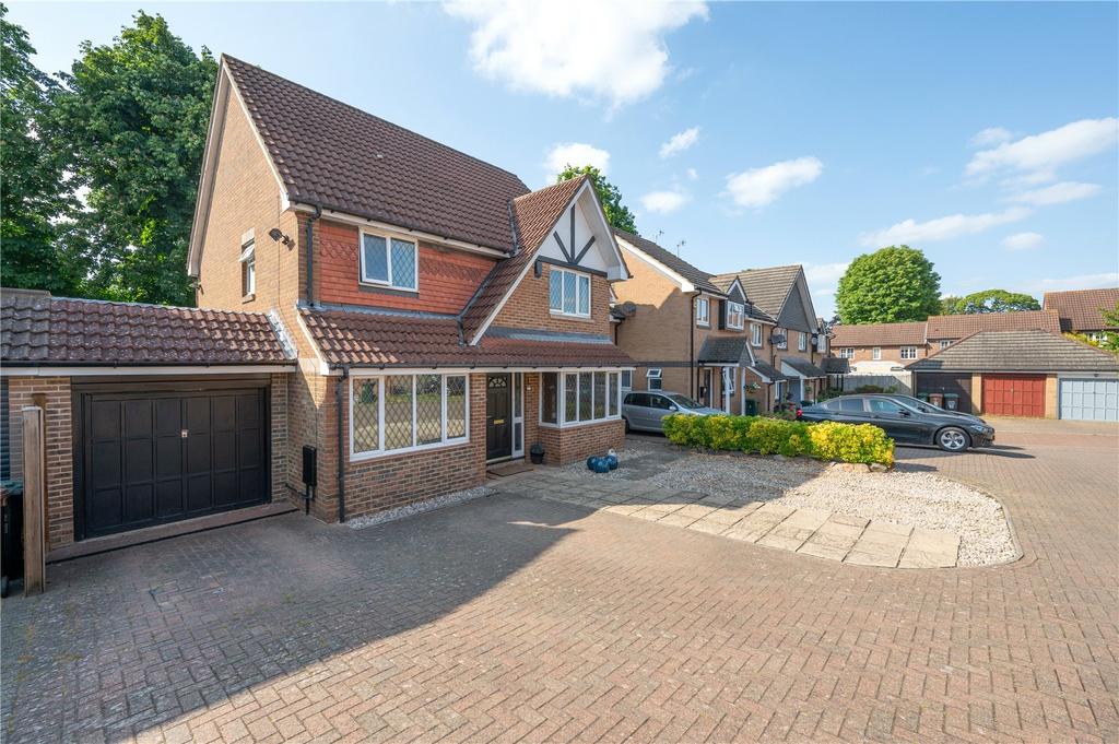 Oriole Close, Abbots Langley, Hertfordshire 4 bed detached house for