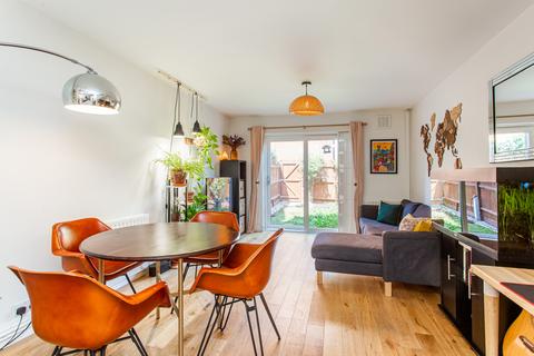 53 Wrexham Road, London, E3 2TJ