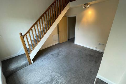 1 bedroom flat to rent, Low Street, Keighley, West Yorkshire, UK, BD21