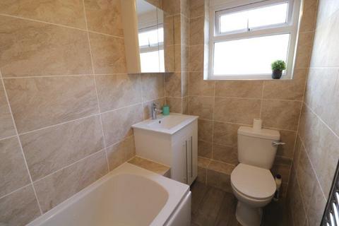 2 bedroom flat to rent, Canford Court, Reading, RG30