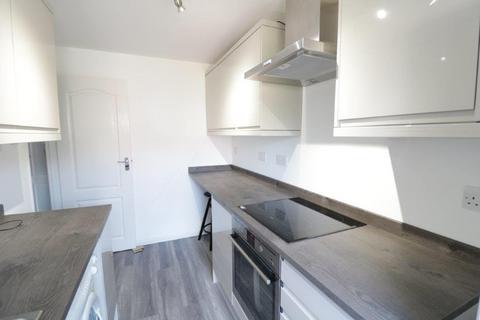 2 bedroom flat to rent, Canford Court, Reading, RG30