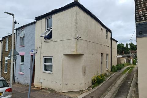 2 bedroom end of terrace house for sale, Ordnance Street, Chatham, ME4