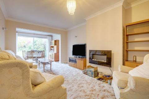 9 Broomfield, Benfleet, SS7 2ST