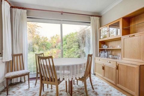 9 Broomfield, Benfleet, SS7 2ST