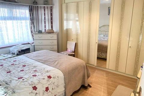 4 bedroom terraced house for sale, Cranley Road, IG2 6AF