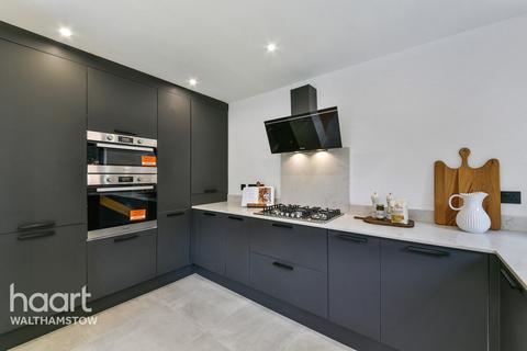 8 Hempstead Road, London, E17 3RL