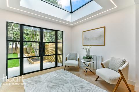 8 Hempstead Road, London, E17 3RL