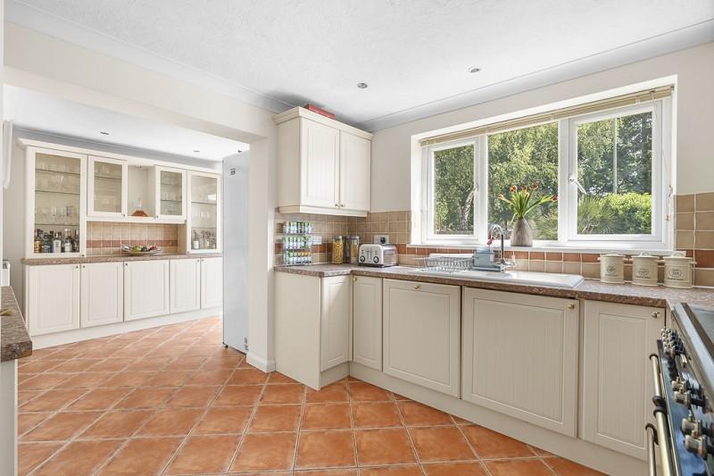 Saxon Close, Warsash, Southampton, Hampshire. SO31 9TS 5 bed detached