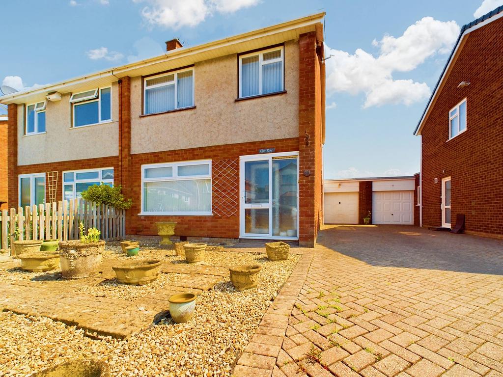 Priory Gardens, Usk NP15 3 bed semidetached house for sale £310,000