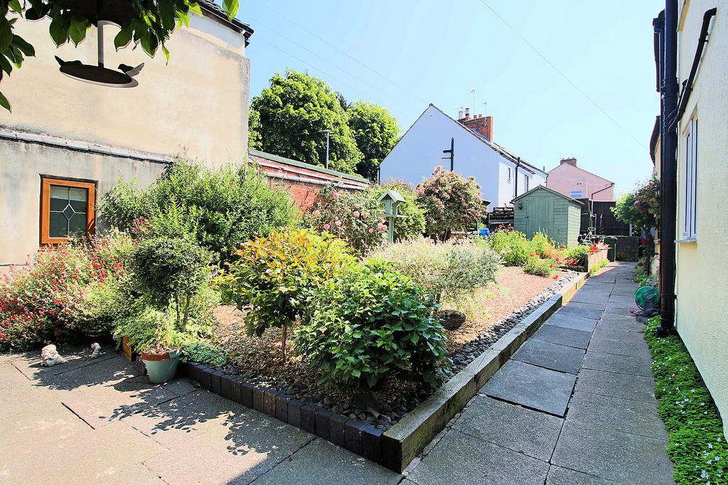 Melton Road, Thurmaston, LE4 2 bed semidetached house £230,000