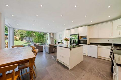 4 Red Post Hill, London, SE21 7BX