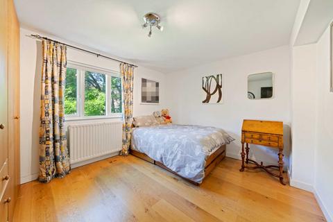 4 Red Post Hill, London, SE21 7BX