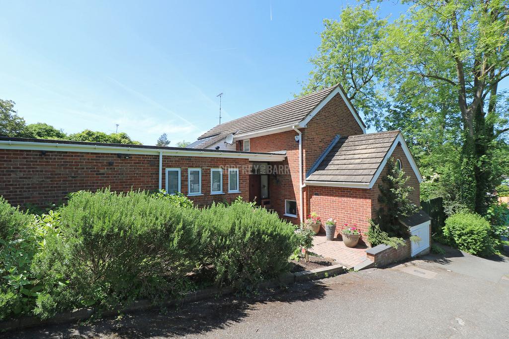 Mill Hill NW7 4 bed detached house for sale £1,700,000