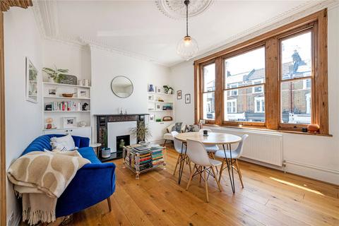 2 bedroom apartment to rent, Northcote Road, SW11