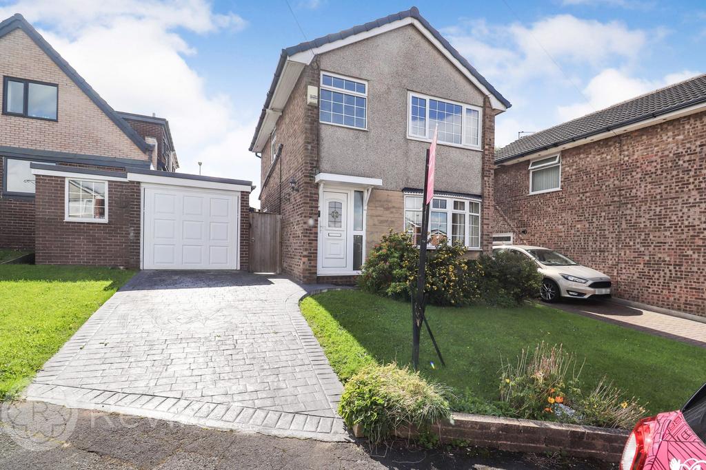 Weir Road, Milnrow, OL16 3 bed detached house for sale £235,000