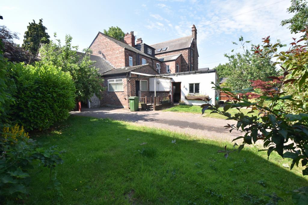 Flixton Road, Urmston, M41 3 bed semidetached house for sale £350,000