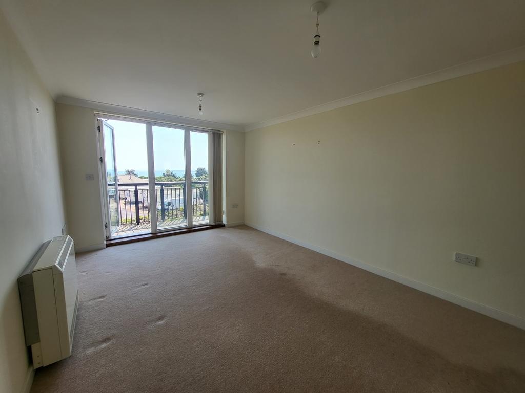 Centurion Gate Southsea PO4 2 bed apartment £1,100 pcm (£254 pw)