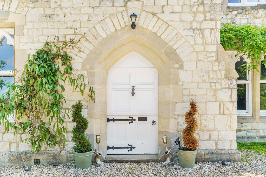 Broad Street, Uffington, SN7 6 bed detached house for sale £1,950,000