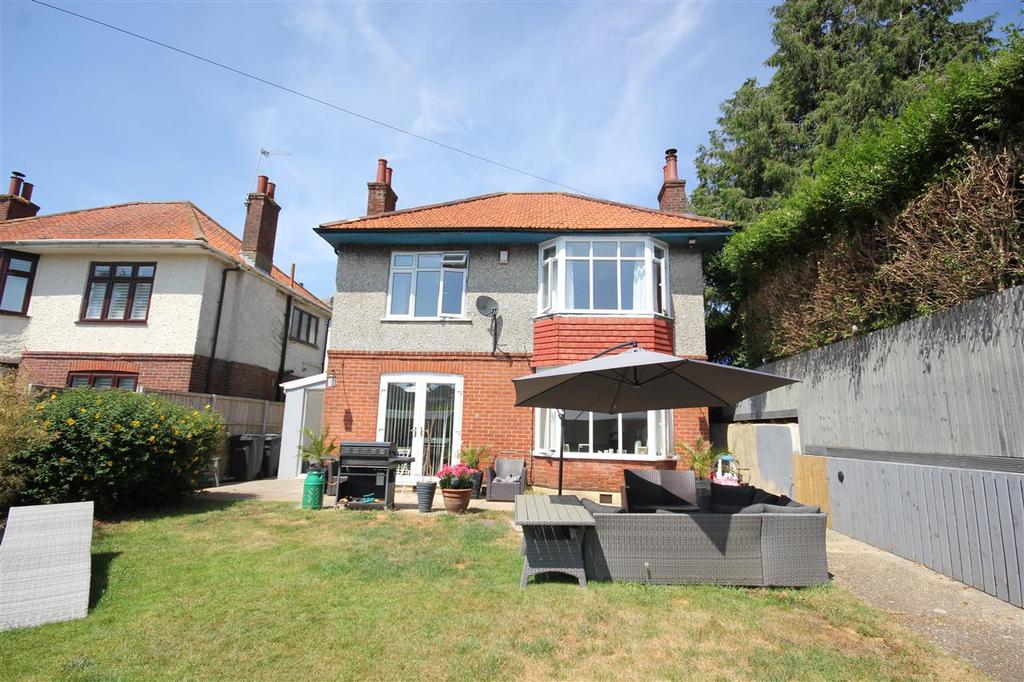 Muscliffe Road, Winton, Bournemouth 4 bed detached house for sale £