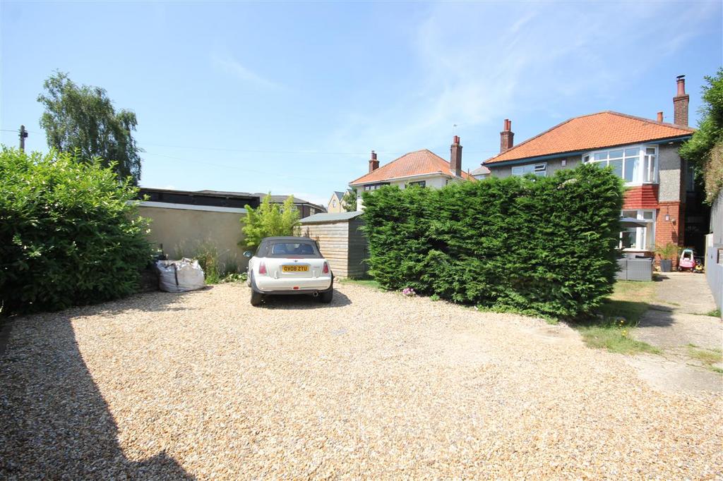 Muscliffe Road, Winton, Bournemouth 4 bed detached house for sale £
