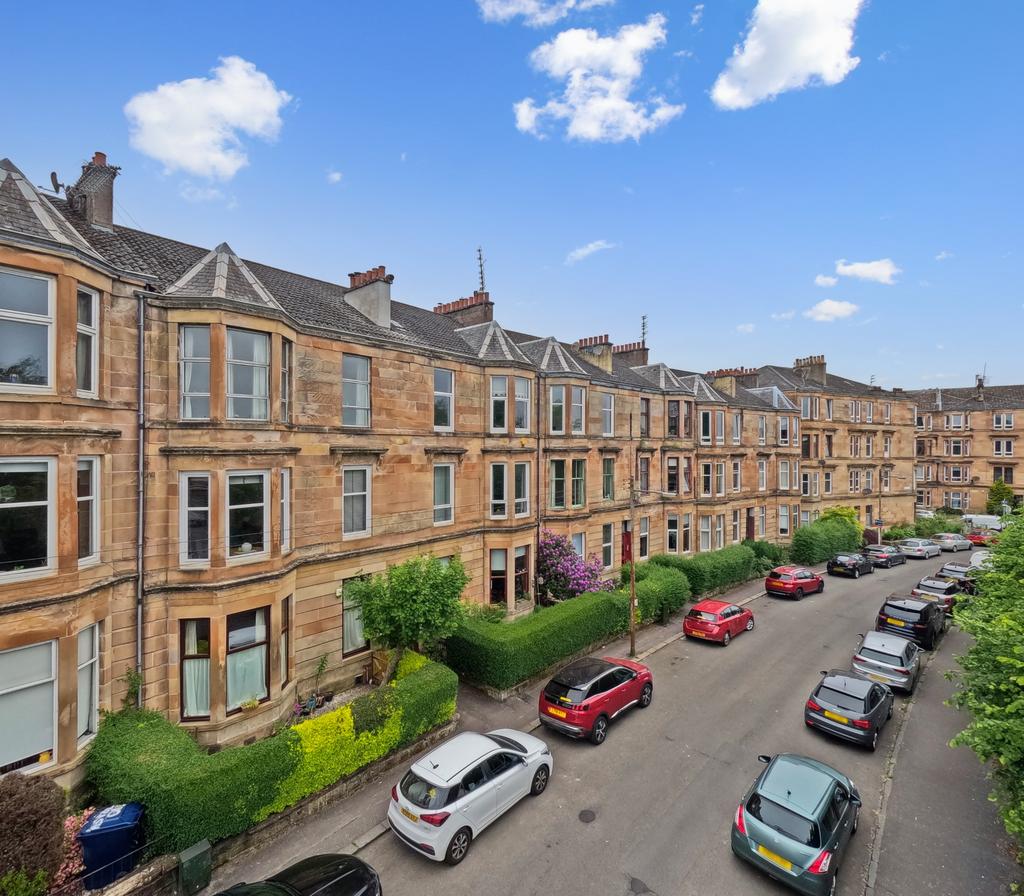 Holmhead Crescent, Flat 2/2, Cathcart, Glasgow, G44 4HG 1 bed flat for