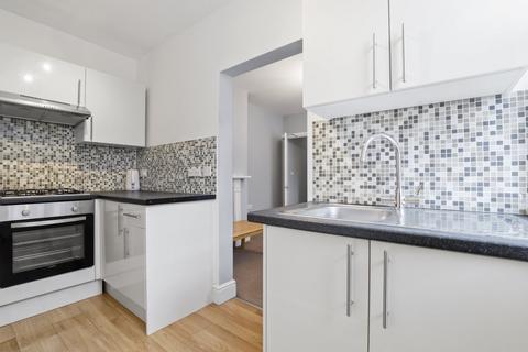 4 bedroom flat to rent, Chapter Road, Dollis Hill