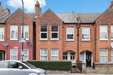 4 bedroom flat to rent, Chapter Road, Dollis Hill