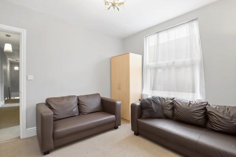 4 bedroom flat to rent, Chapter Road, Dollis Hill