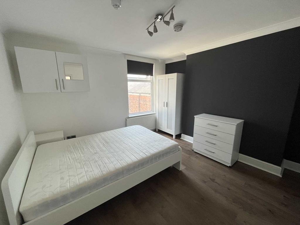 Brentwood, Salford 1 bed in a house share £485 pcm (£112 pw)