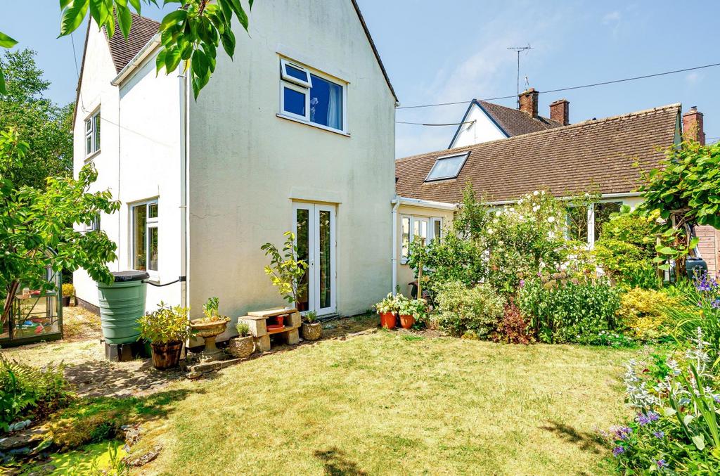 Bowling Green Avenue, Cirencester, Gloucestershire, GL7 4 bed detached house for sale £550,000