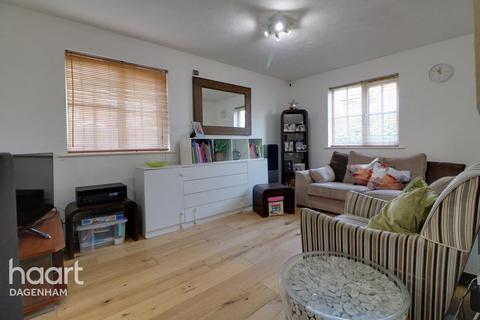 27 Wagstaff Gardens, Dagenham, RM9 4HQ