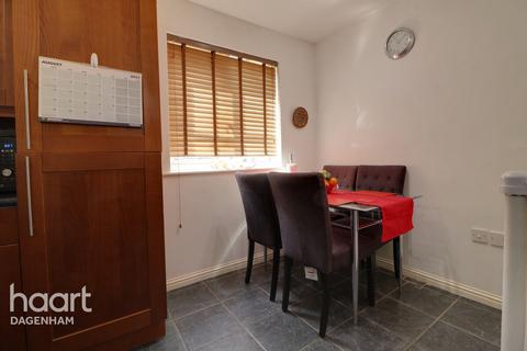 27 Wagstaff Gardens, Dagenham, RM9 4HQ