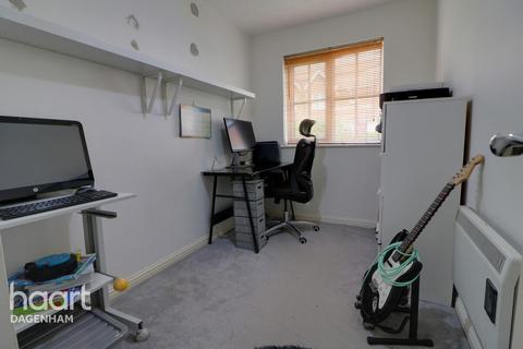 27 Wagstaff Gardens, Dagenham, RM9 4HQ
