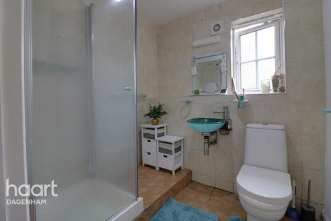 27 Wagstaff Gardens, Dagenham, RM9 4HQ