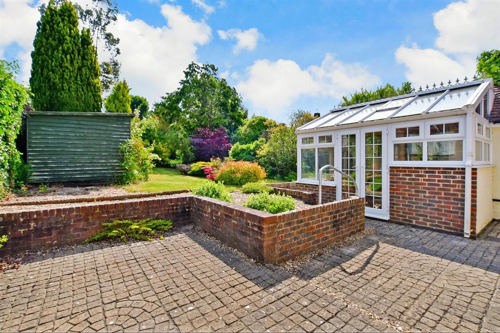 Common Hill, West Chiltington, West Sussex 2 bed semidetached house