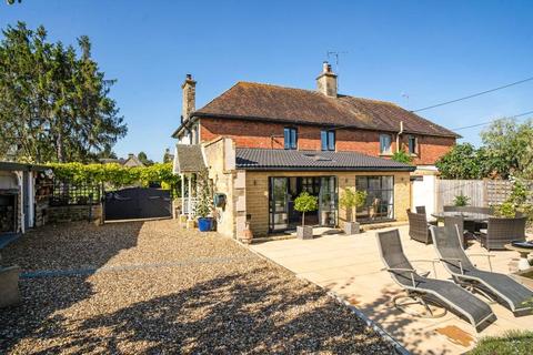 Pear Tree Villa Main Street, Willersey, Broadway, WR12 7PJ