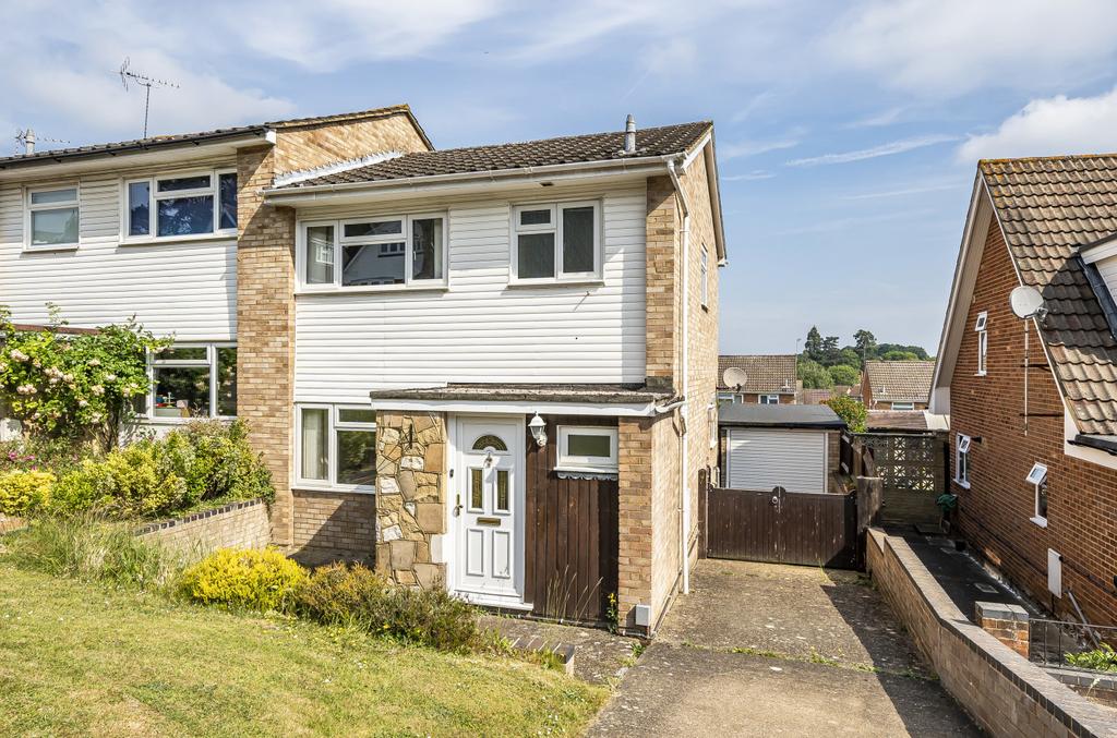 Broadacres, Guildford, Surrey, GU3 3 bed semidetached house for sale